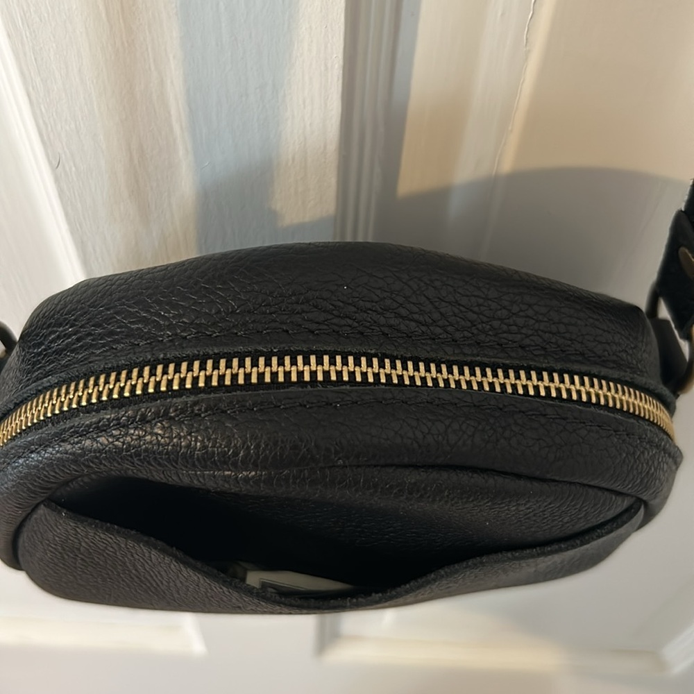 Portland Leather Pebbled Leather Black Round Crossbody Bag - Picture 4 of 10